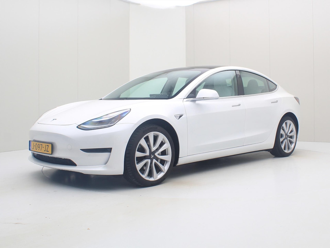 Tesla Model 3 - Long-Range AWD 351pk 75 kWh 89% SoH [ WIT LEDER+AUTOPILOT+19'' LMV+620KM WLTP+PREMIUM AUDI - AutoWereld.nl