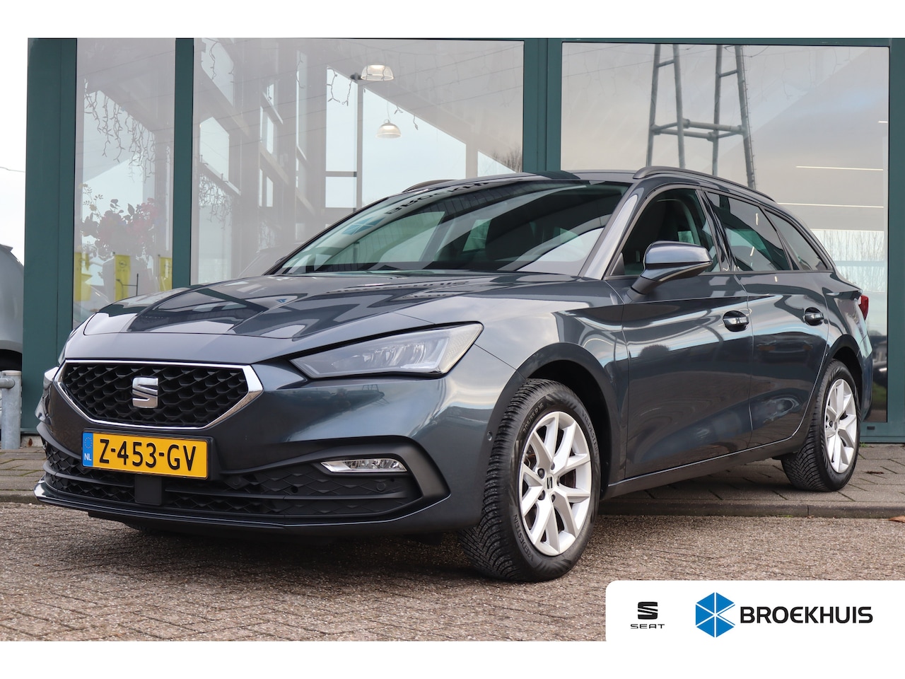 SEAT Leon Sportstourer - 1.0 eTSI Style Business Intense 110PK | Achteruitrijcamera | Keyless start | Trekhaak - AutoWereld.nl