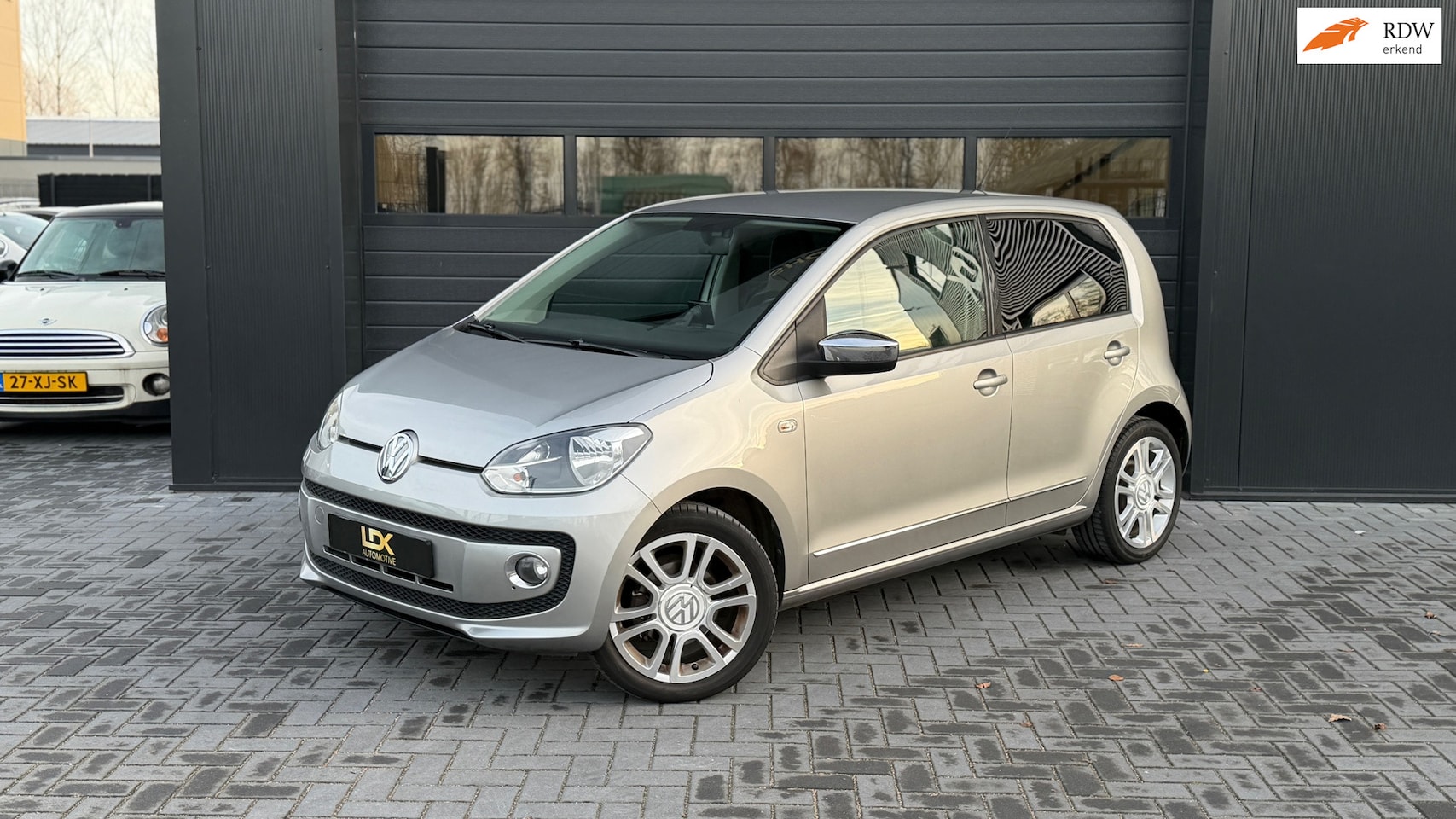 Volkswagen Up! - 1.0 high up! BlueMotion Airco|LM Velgen - AutoWereld.nl