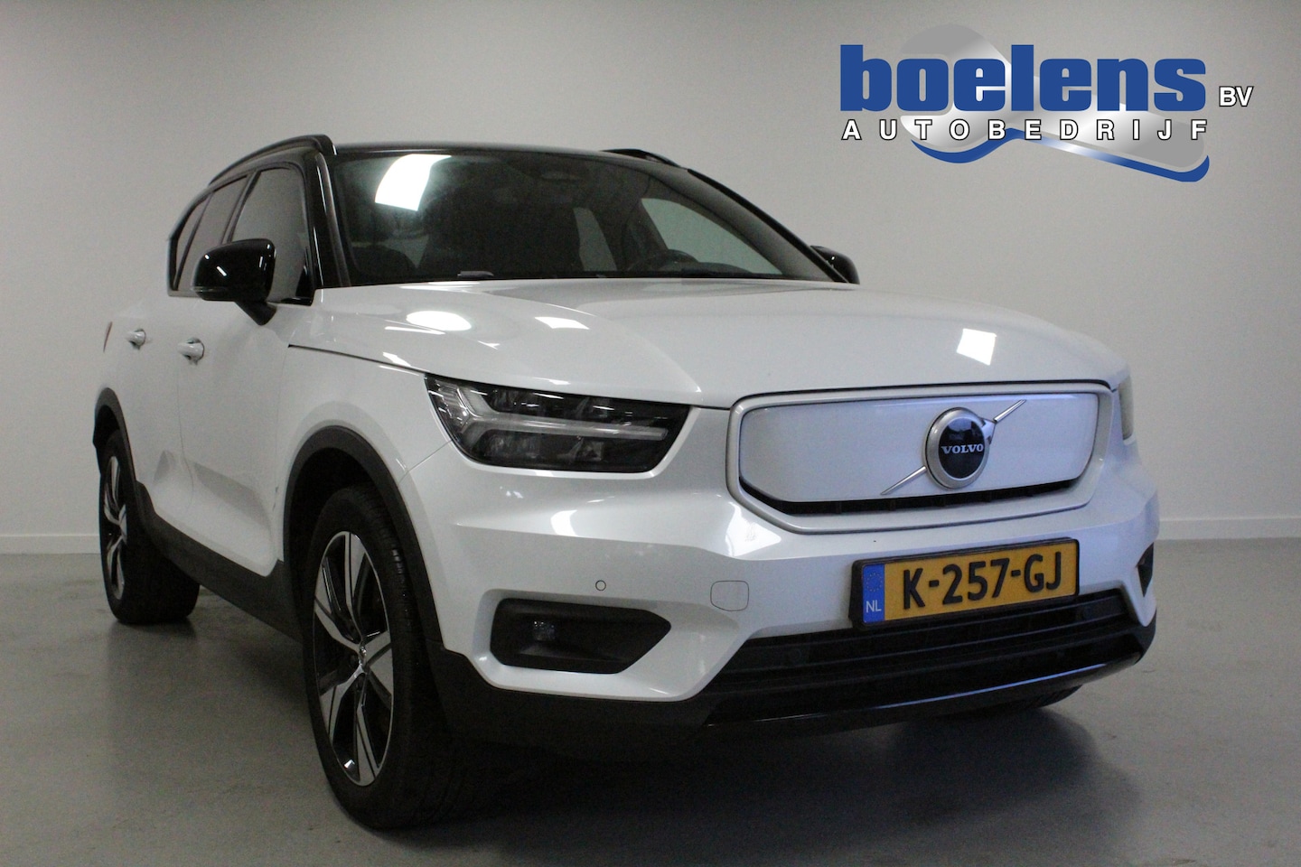 Volvo XC40 - Recharge P8 AWD R-Design | STOEL+STUUR/VERW | CAMERA | PDC-V/A | CLIMA | NAVIGATIE | E-KLE - AutoWereld.nl
