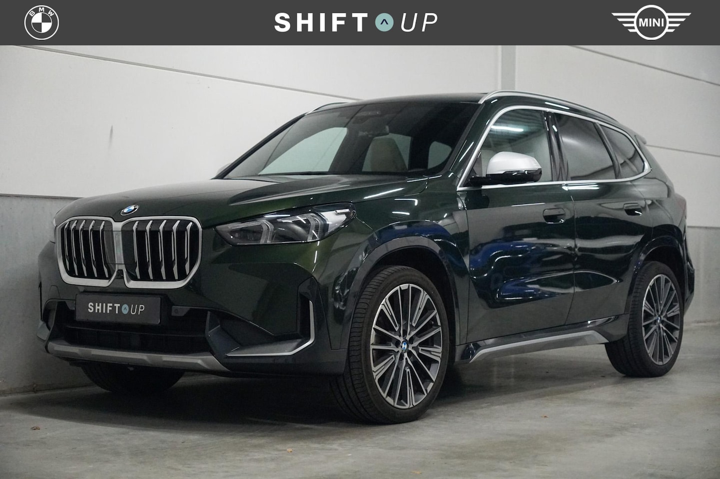 BMW X1 - sDrive18i Panoramadak | Harman Kardon | Head Up | Stuurverwarming - AutoWereld.nl