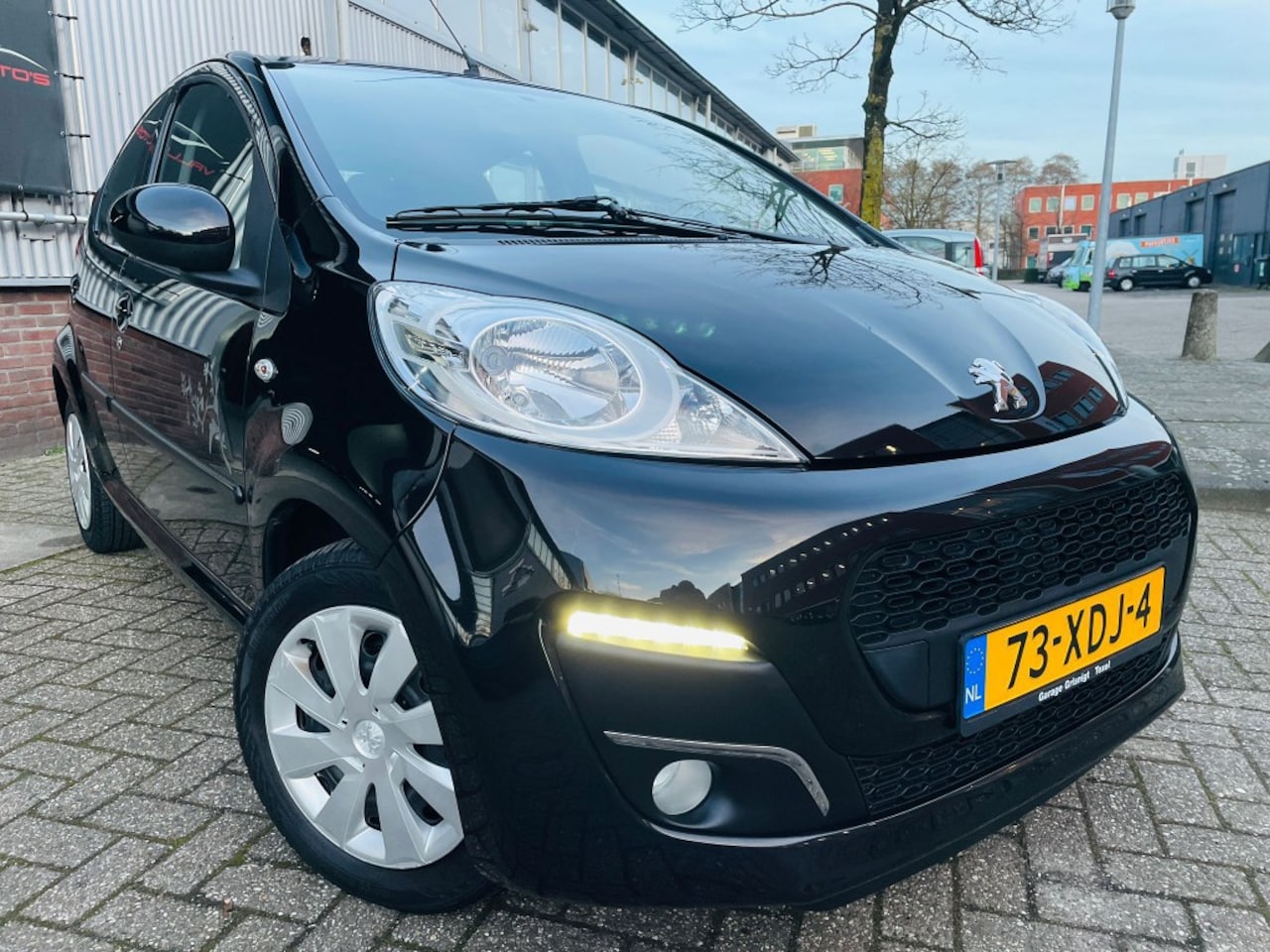 Peugeot 107 - 1.0 Première 5 deurs Airco Dealeron Nieuwstaat!! - AutoWereld.nl