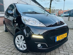 Peugeot 107 - 1.0 Première 5 deurs Airco Dealeron Nieuwstaat
