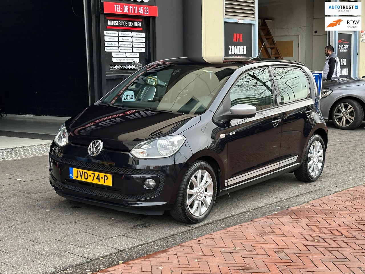 Volkswagen Up! - 1.0 high up! 5 Deurs Navi Airco PDC - AutoWereld.nl