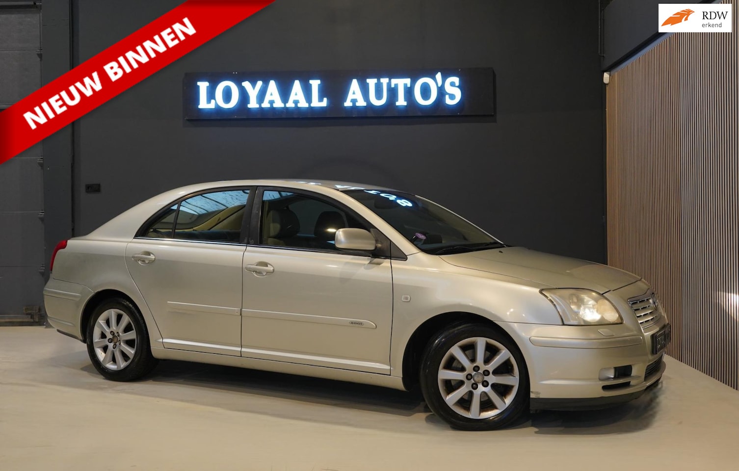 Toyota Avensis - 2.4 VVTi Executive AUT| NAVI | AIRCO | ELEK.RAMEN | NAP | APK - AutoWereld.nl