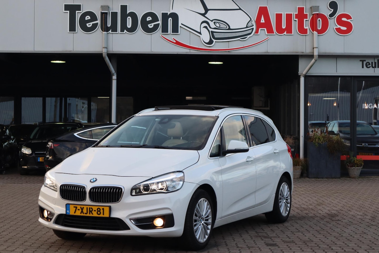 BMW 2-serie Active Tourer - 218i High Executive Navigatie, Panoramadak, Schuif- kanteldak, Stoelverwarming, Lederen in - AutoWereld.nl