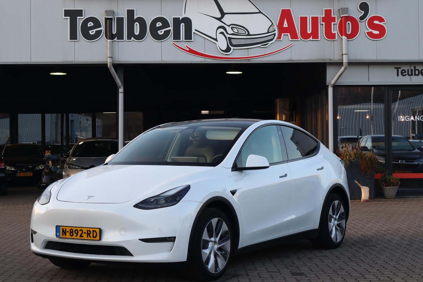 Tesla Model Y - Long Range AWD 75 kWh SOH 88,7%, Panoramadak, Autopilot computer 3.0, 360 Camera, Trekhaak - AutoWereld.nl