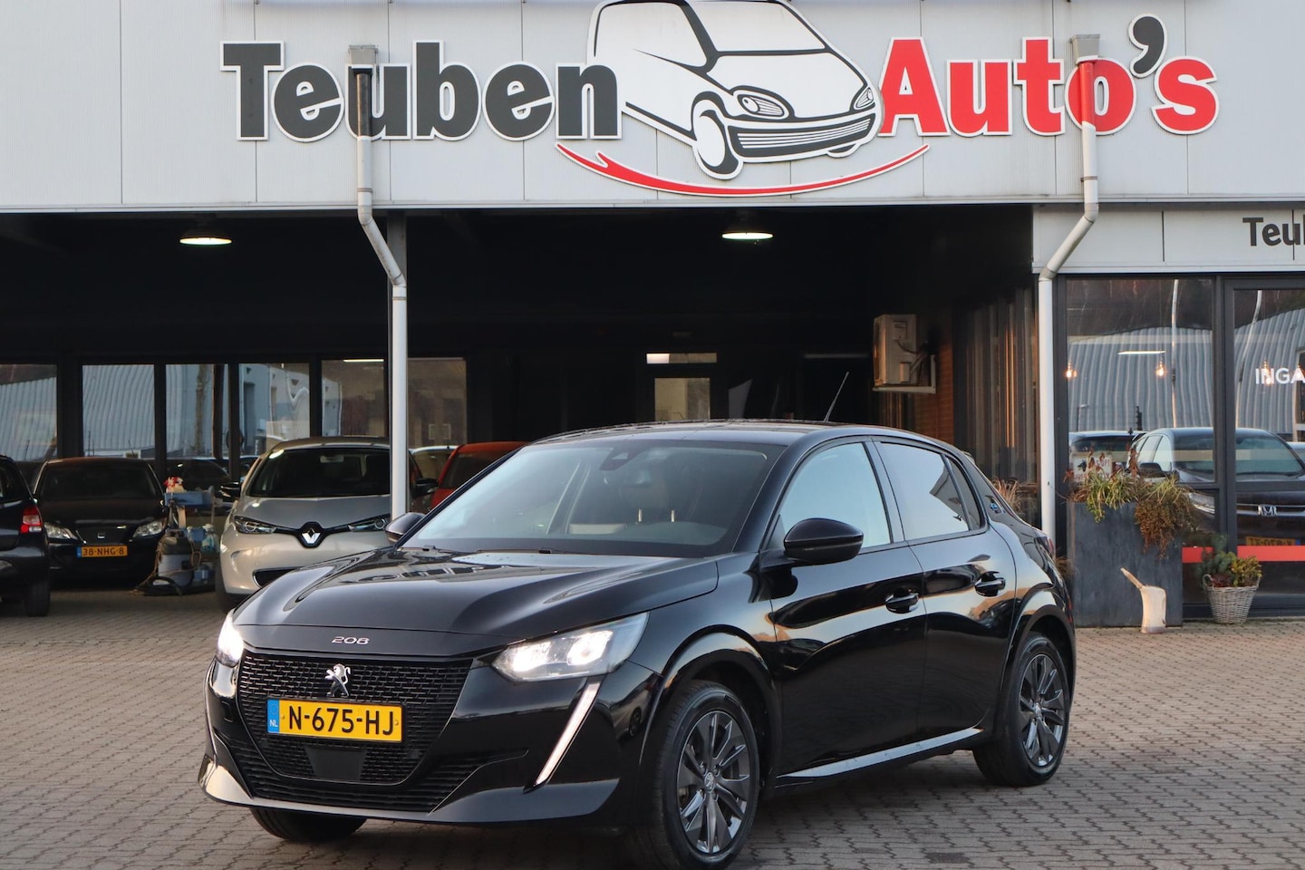 Peugeot e-208 - EV Allure Pack 50 kWh Apple Carplay, Cruise control, Camera, Climate control, Lichtmetalen - AutoWereld.nl
