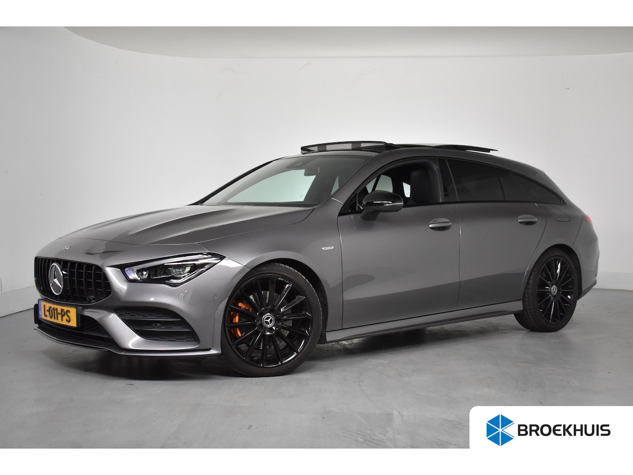 Mercedes-Benz CLA-klasse Shooting Brake - 200 Edition | Open Dak | Sfeerverlichting | LED | Sportstoelen | Adaptive Cruise Control | - AutoWereld.nl