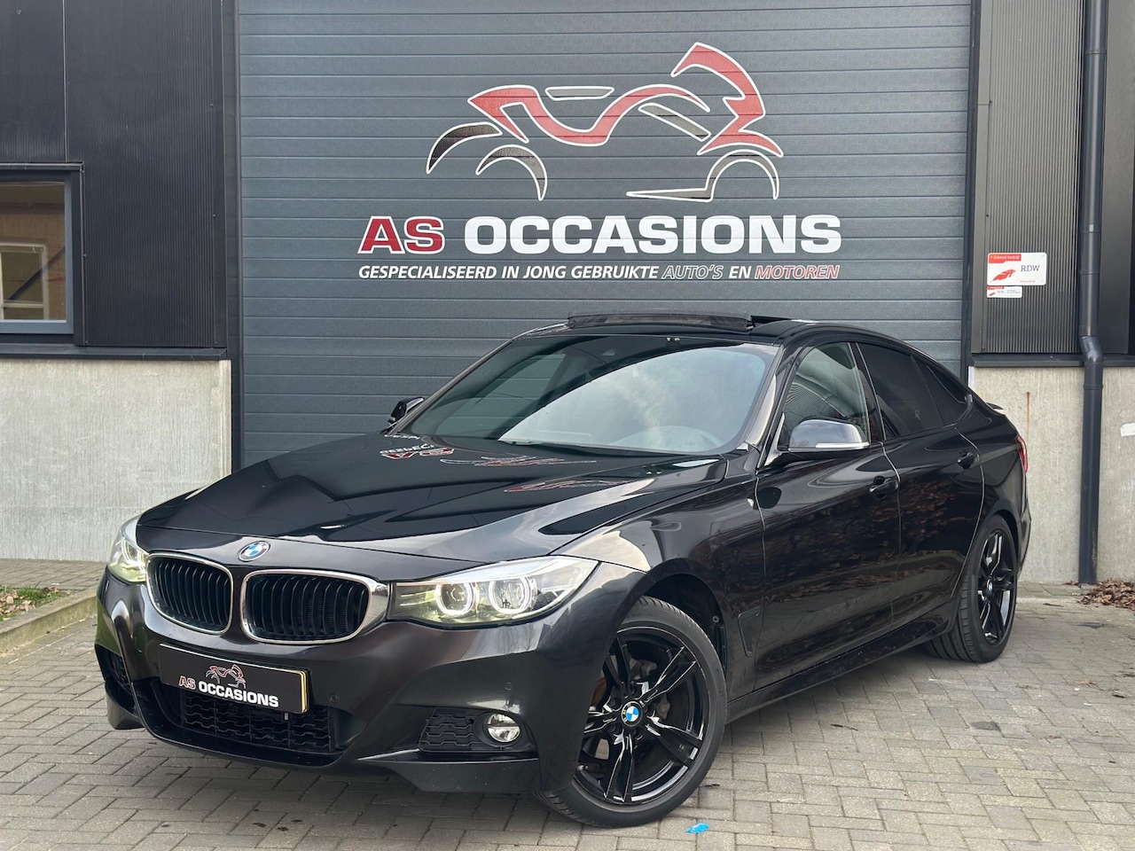 BMW 3-serie - 320i xDrive High Executive - DIGITAAL - PANO - AutoWereld.nl