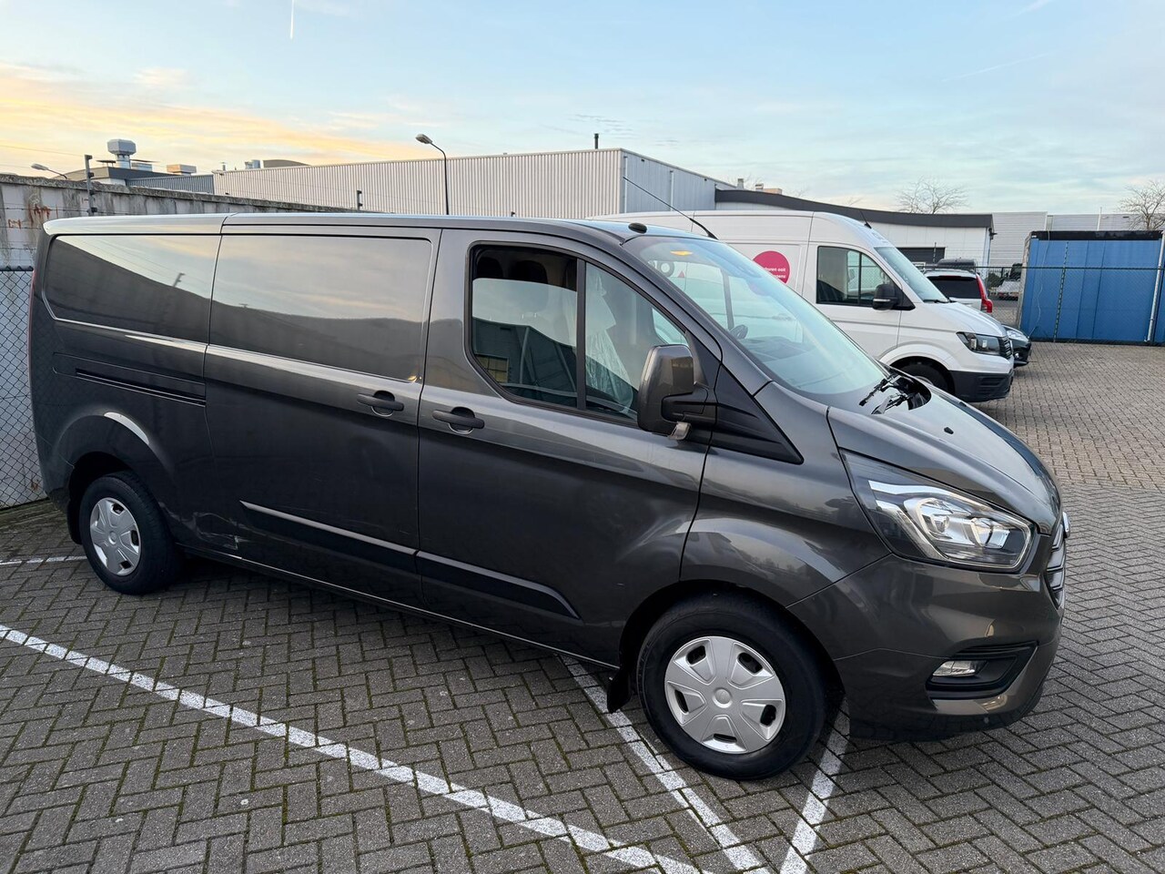 Ford Transit Custom - 300 2.0 TDCI L2H1 Trend | NAVI | TREKHAAK | VOORR. VERW. | PARKEERSENS. | START STOP | CRU - AutoWereld.nl