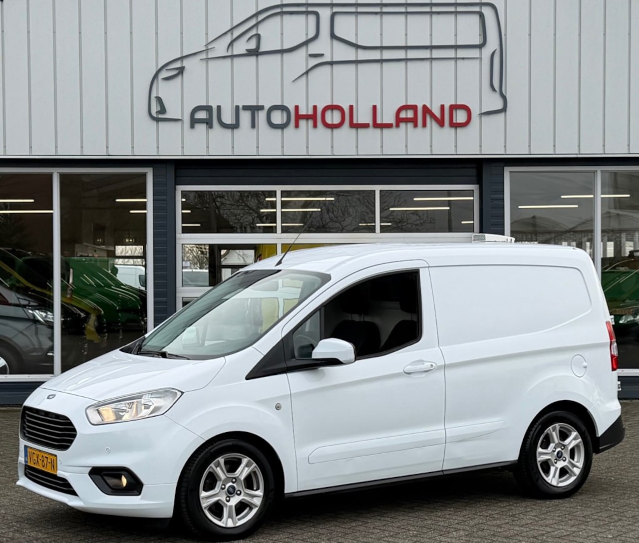 Ford Transit Courier - 1.5 TDCI 74KW 100PK EURO 6 AIRCO/ NAVIGATIE/ CRUISE CONTROL/ SCHUIFDEUR/ 100% DEALERONDERH - AutoWereld.nl