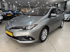 Toyota Auris - 1.8 Hybride Navigatie ECC Winterpakket LM Parkeerhulp