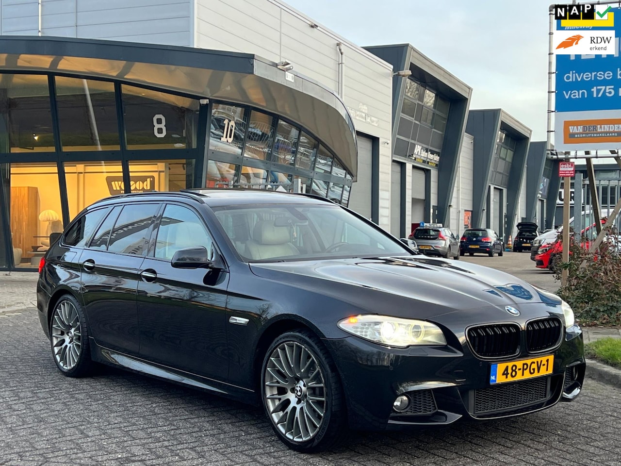BMW 5-serie Touring - 520d M-Pakket Automaat PANO LEDER NAP!!!! - AutoWereld.nl