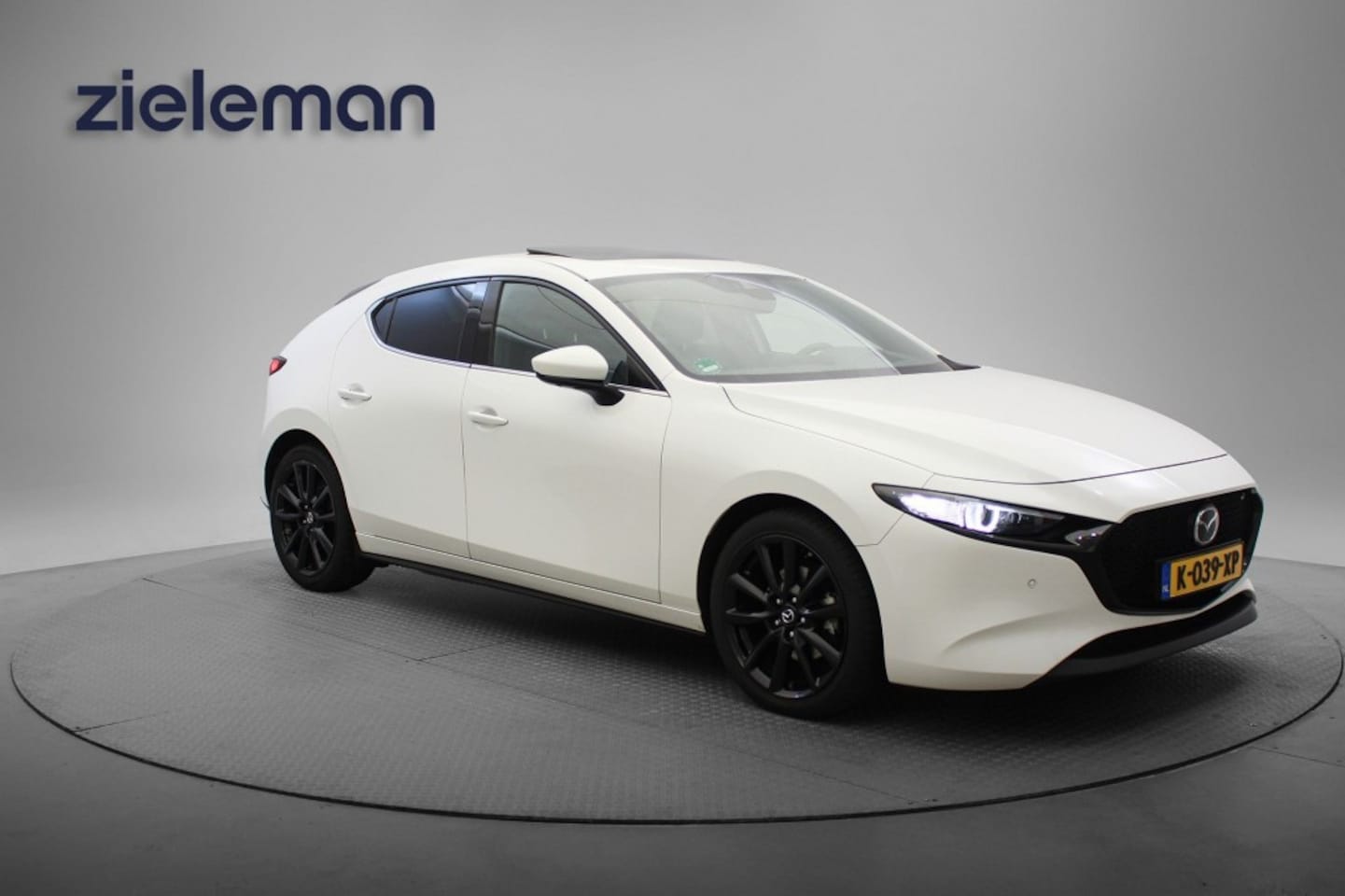 Mazda 3 - 2.0 e-SkyActiv-X M Hybrid 186 Luxury - Carplay, Dakraam, Leer, Camera, Stuur/Stoelverw. - AutoWereld.nl