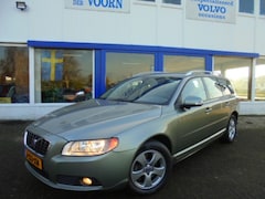 Volvo V70 - 2.5T MOMENTUM, AUT, TREKH, COMPLEET ONDERHOUD, DYN AUDIO, NIEUWSTAAT