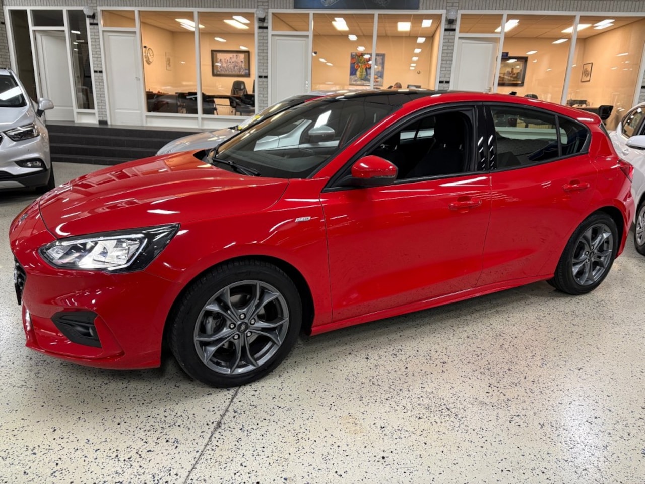 Ford Focus - 1.0 Ecob. 125pk ST-Line Panorama Dak NL NAP Model 2020 Apple android - AutoWereld.nl