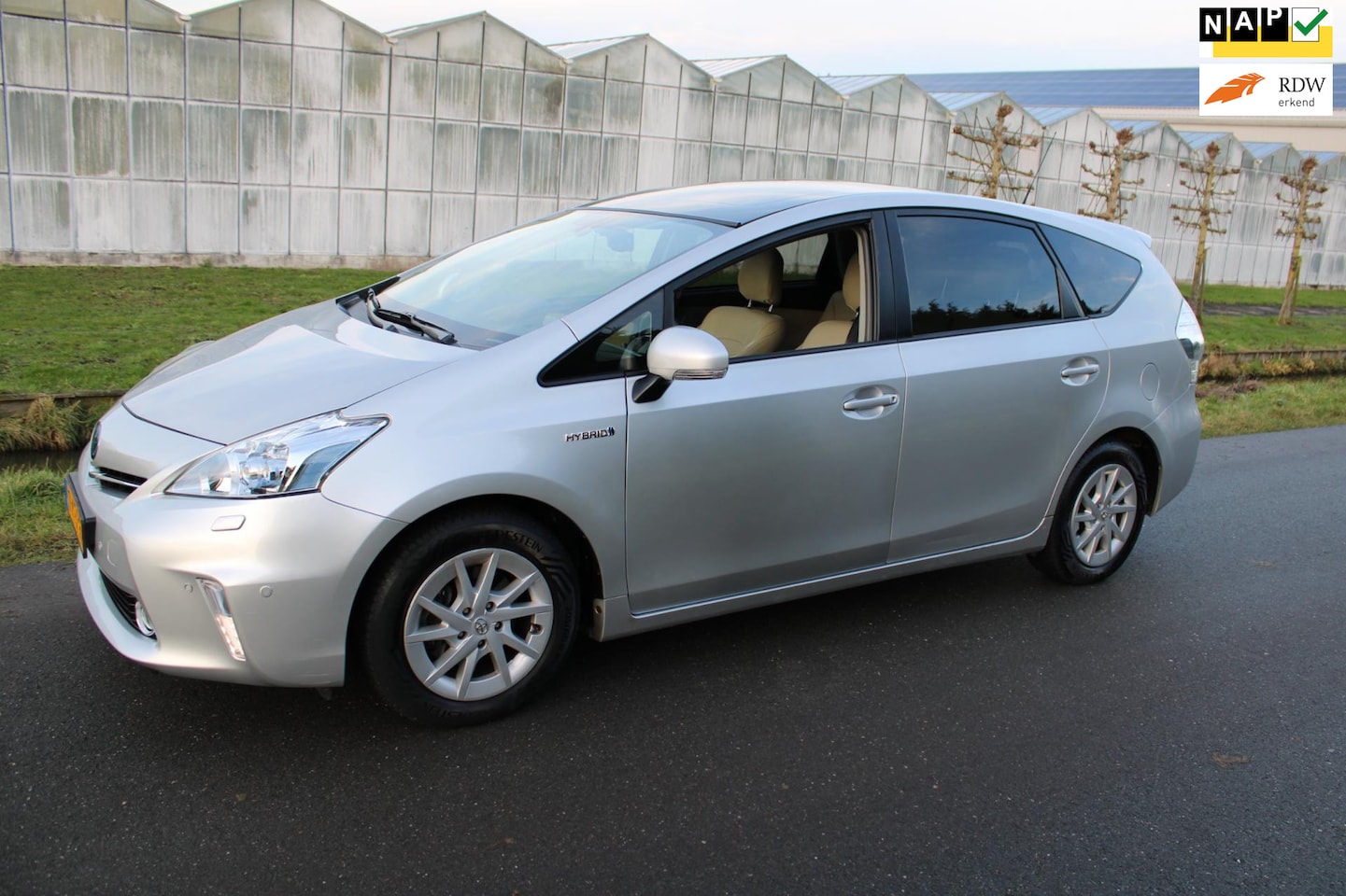 Toyota Prius Wagon - 1.8 Dynamic Business 7 Persoons Automaat - AutoWereld.nl