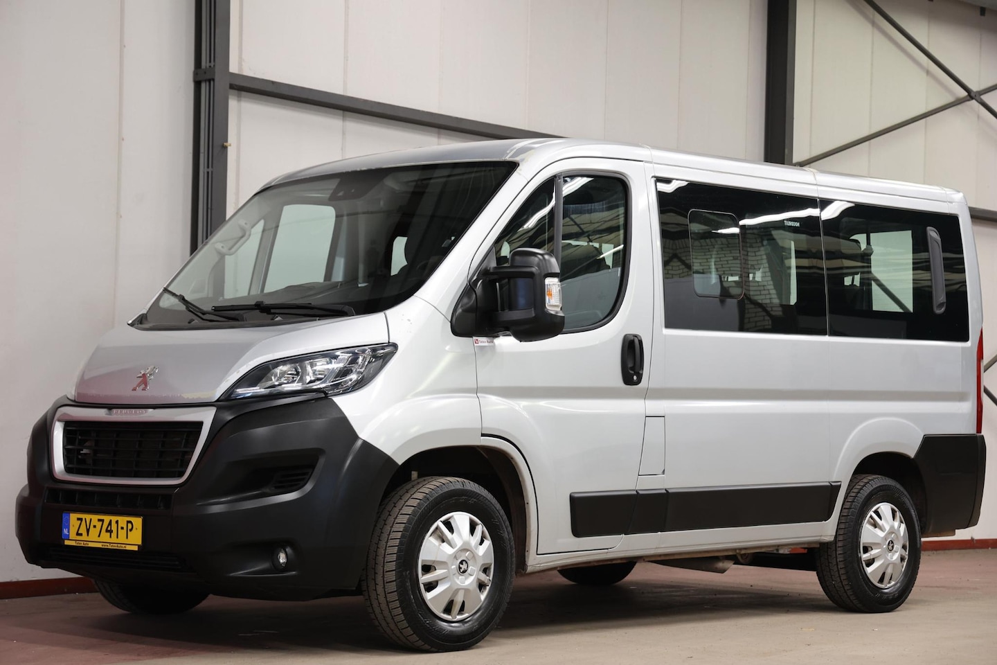 Peugeot Boxer - 2.2 BlueHDI 9 Persoons Personenvervoer - AutoWereld.nl