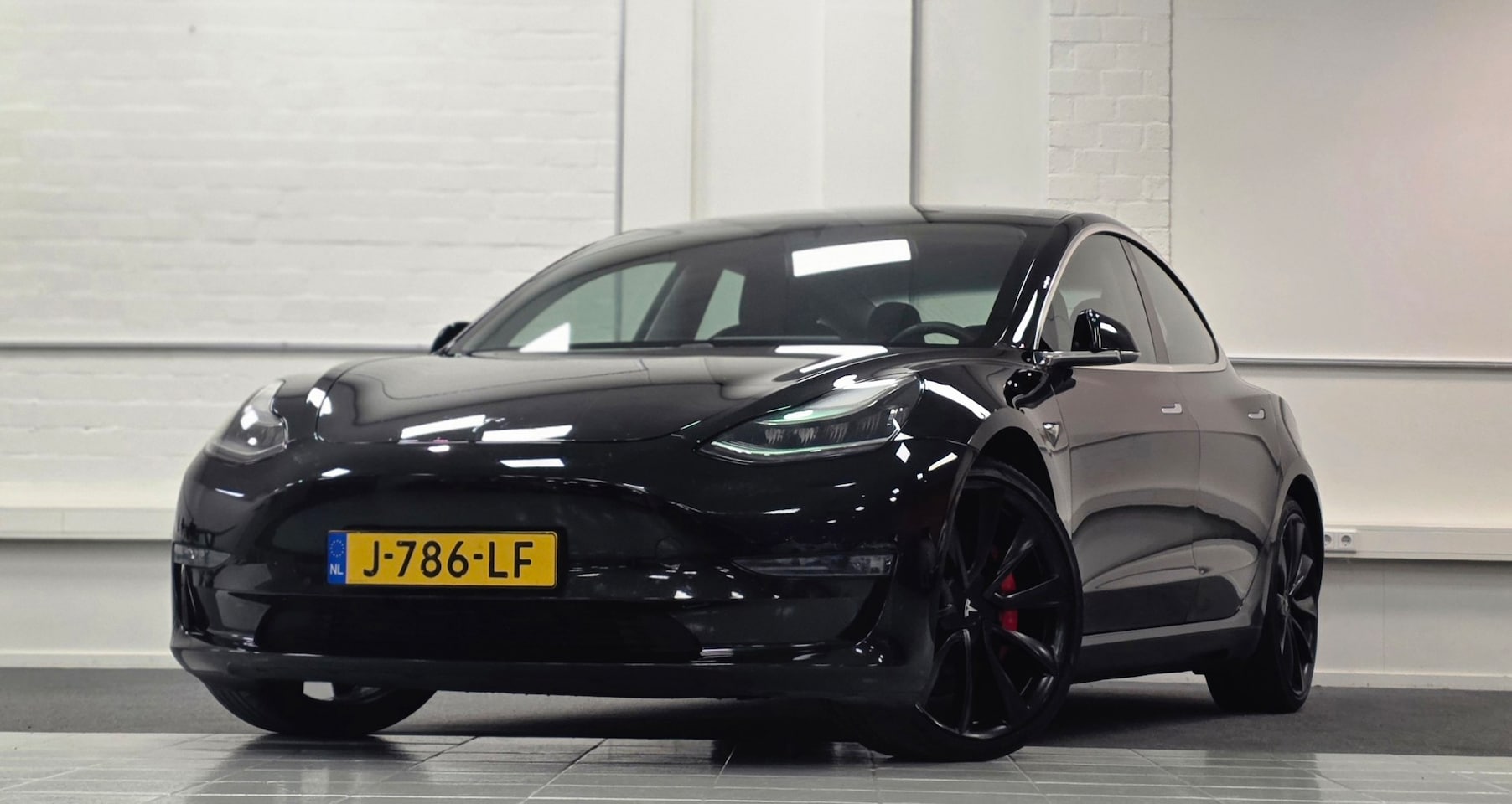 Tesla Model 3 - Performance AWD 75 kWh 1e Eigenaar 0-100kmh in 3,4 sec 20"LM velgen - AutoWereld.nl