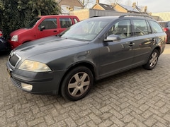 Skoda Octavia Combi - 2.0 FSI Elegance 2006APK 7-26 CLIMA, CRUISE