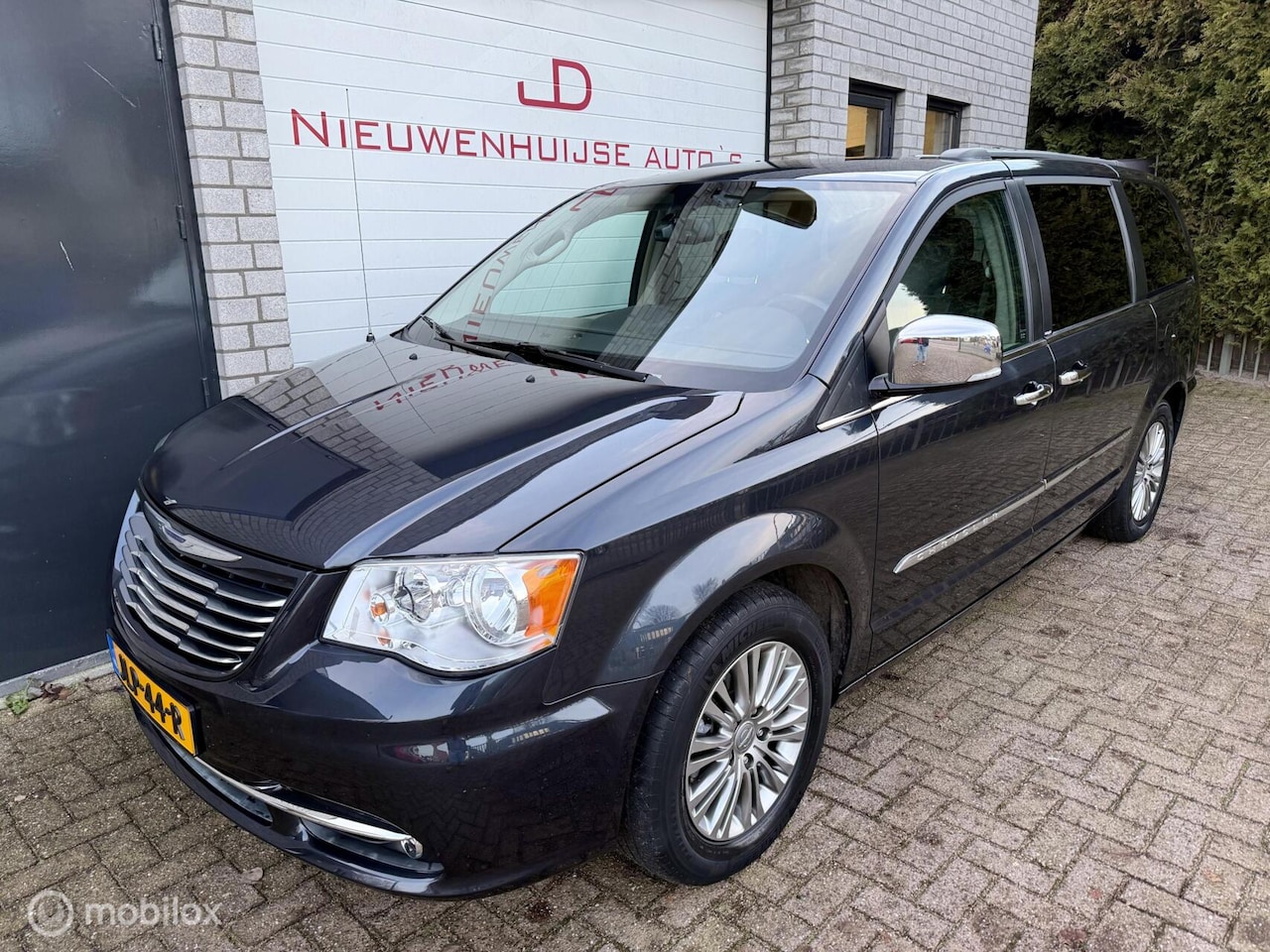 Chrysler Town and Country - 3.6 V6, LPG, 2e eigenaar, 95.540km!! - AutoWereld.nl
