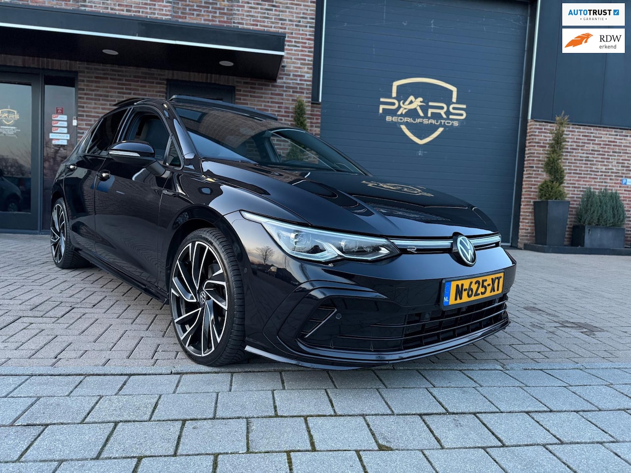 Volkswagen Golf - 2.0 TDI Golf R R-Line Business Pano Keyless Entry Virtual Cockpit Head Up Display - AutoWereld.nl