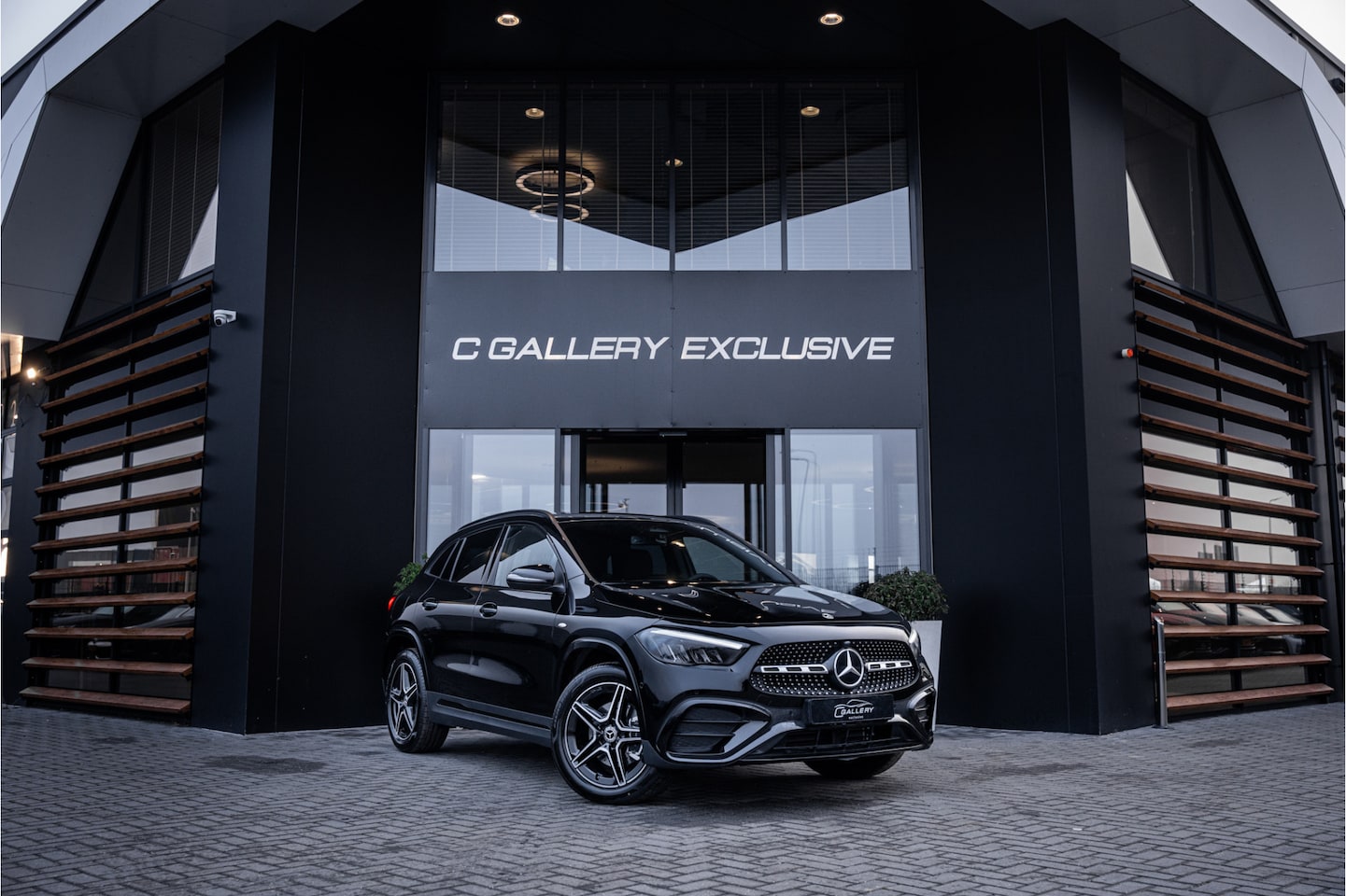 Mercedes-Benz GLA-Klasse - GLA250 e Business Solution AMG - Keyless | Stoelverwarming | ACC | Carbon | Standkachel - AutoWereld.nl