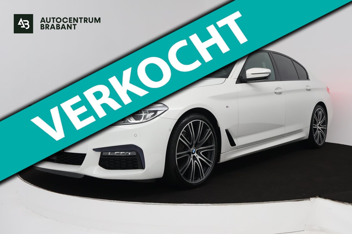 BMW 5-serie - 520i High Executive (PANORAMADAK, H&K, CAMERA, TREKHAAK, STOEL/STUUR VERWARMING, ELEKTR ST - AutoWereld.nl