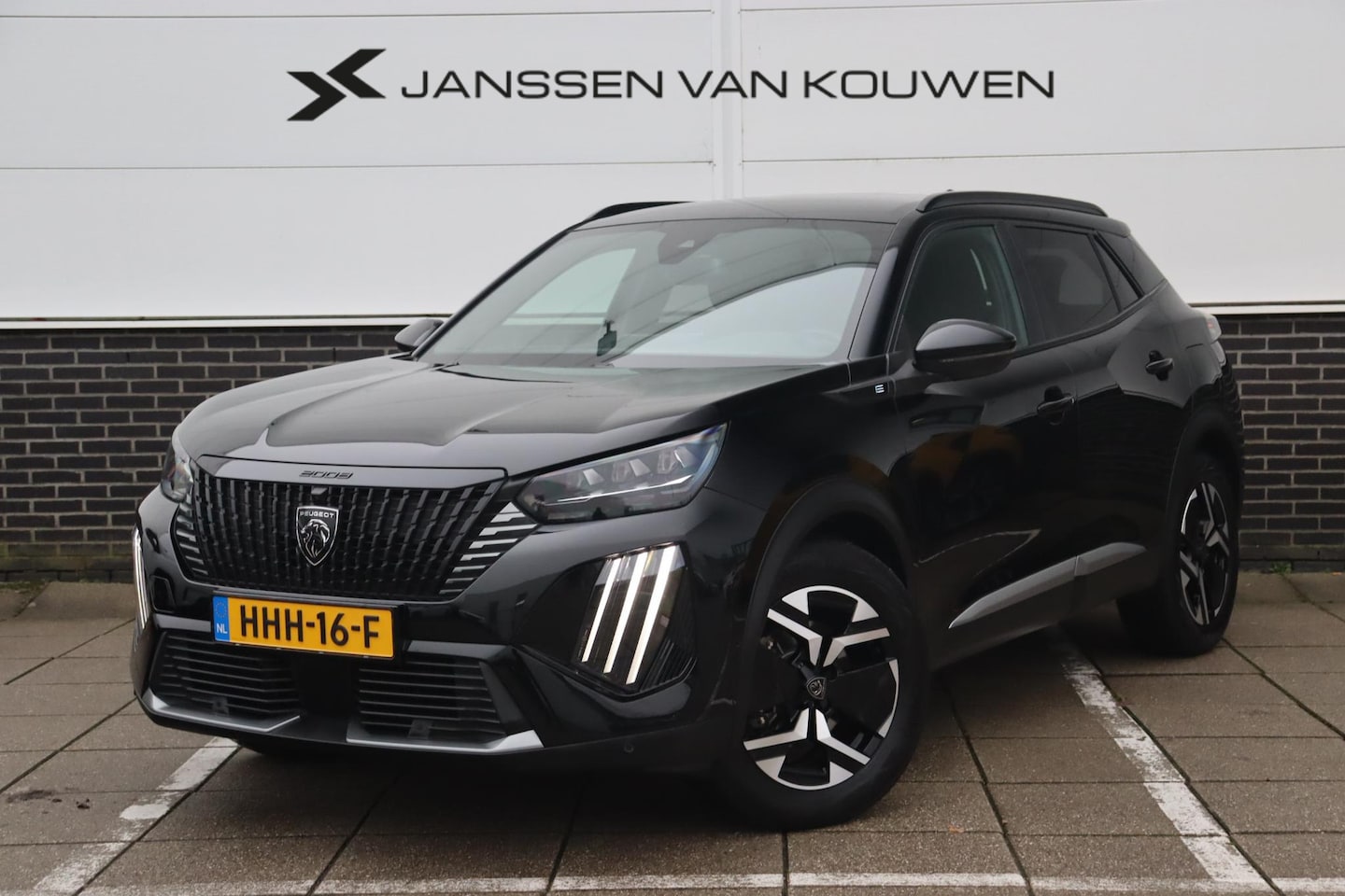 Peugeot e-2008 - EV GT Avantage 54 kWh Alcantara/ Stoelverwarming  /Warmtepomp / Achteruitrijcamera - AutoWereld.nl