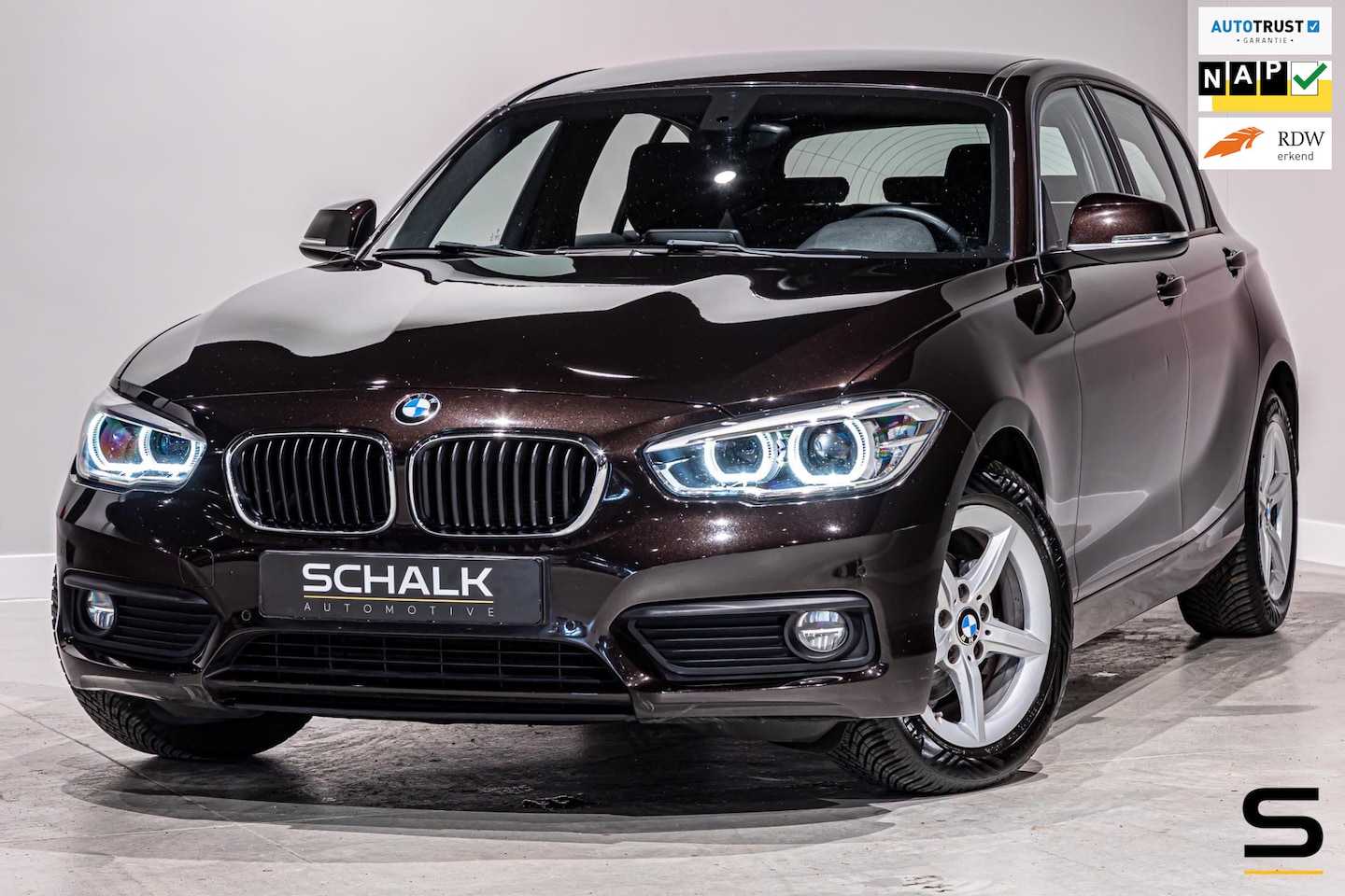 BMW 1-serie - 118i|Trekhaak|PDC voor+achter|StoelV|5-d|LED|APK - AutoWereld.nl