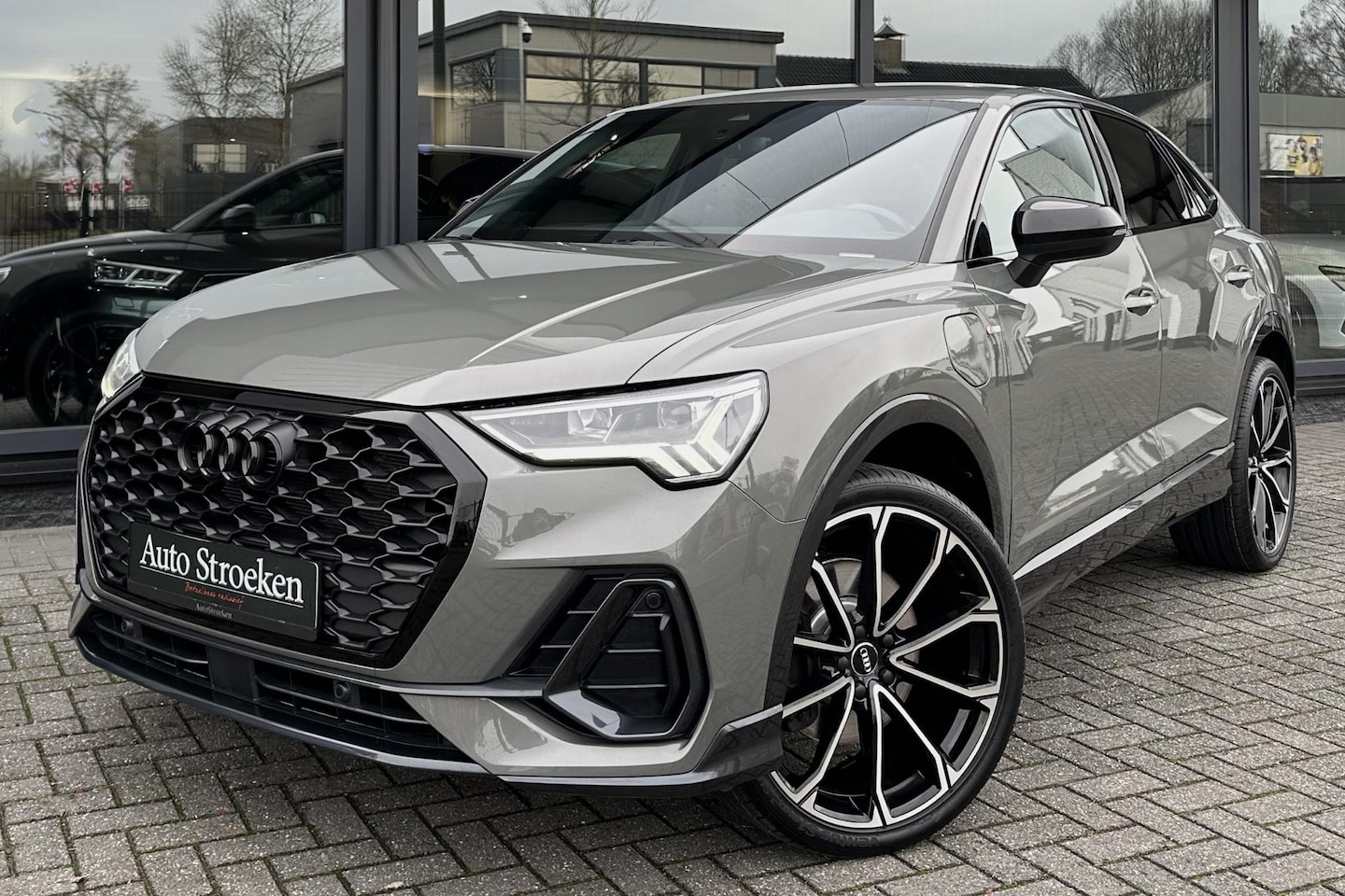 Audi Q3 Sportback - 45 TFSIe S-Line Leder Black Sfeer LED Garantie - AutoWereld.nl
