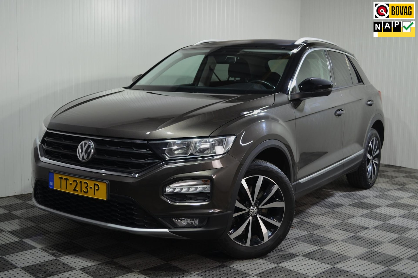 Volkswagen T-Roc - 1.0 TSI Style / Virtual Cockpit / Adap. Cruise / Carplay / Trekhaak / NL auto - AutoWereld.nl