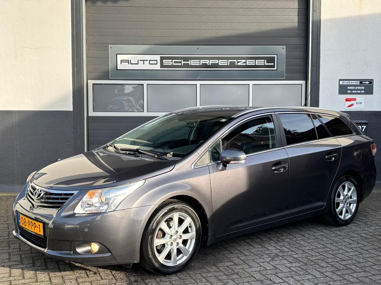 Toyota Avensis Wagon - 2.0 VVTi Executive I LEER I KEYLESS I NAVI I AIRCO I NL - AutoWereld.nl