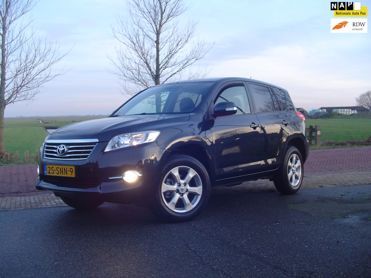 Toyota RAV4 - 2.0 VVTi Dynamic 2WD / Airco / Cruise / Trekhaak - AutoWereld.nl