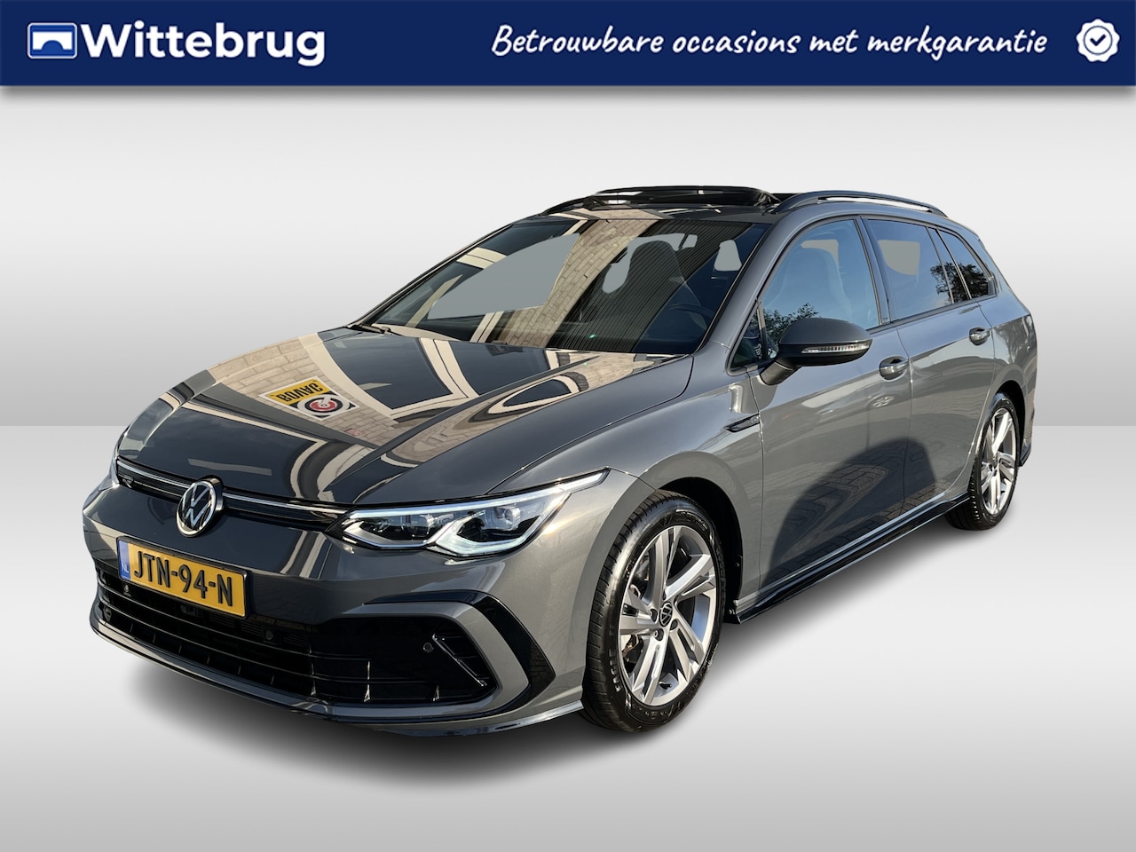 Volkswagen Golf - 1.5 eTSI R-Line Business+ / AUTOMAAT/ PANO/ IQ. LIGHT V & A/ STUUR + STOEL VERWARM./ CAMER - AutoWereld.nl