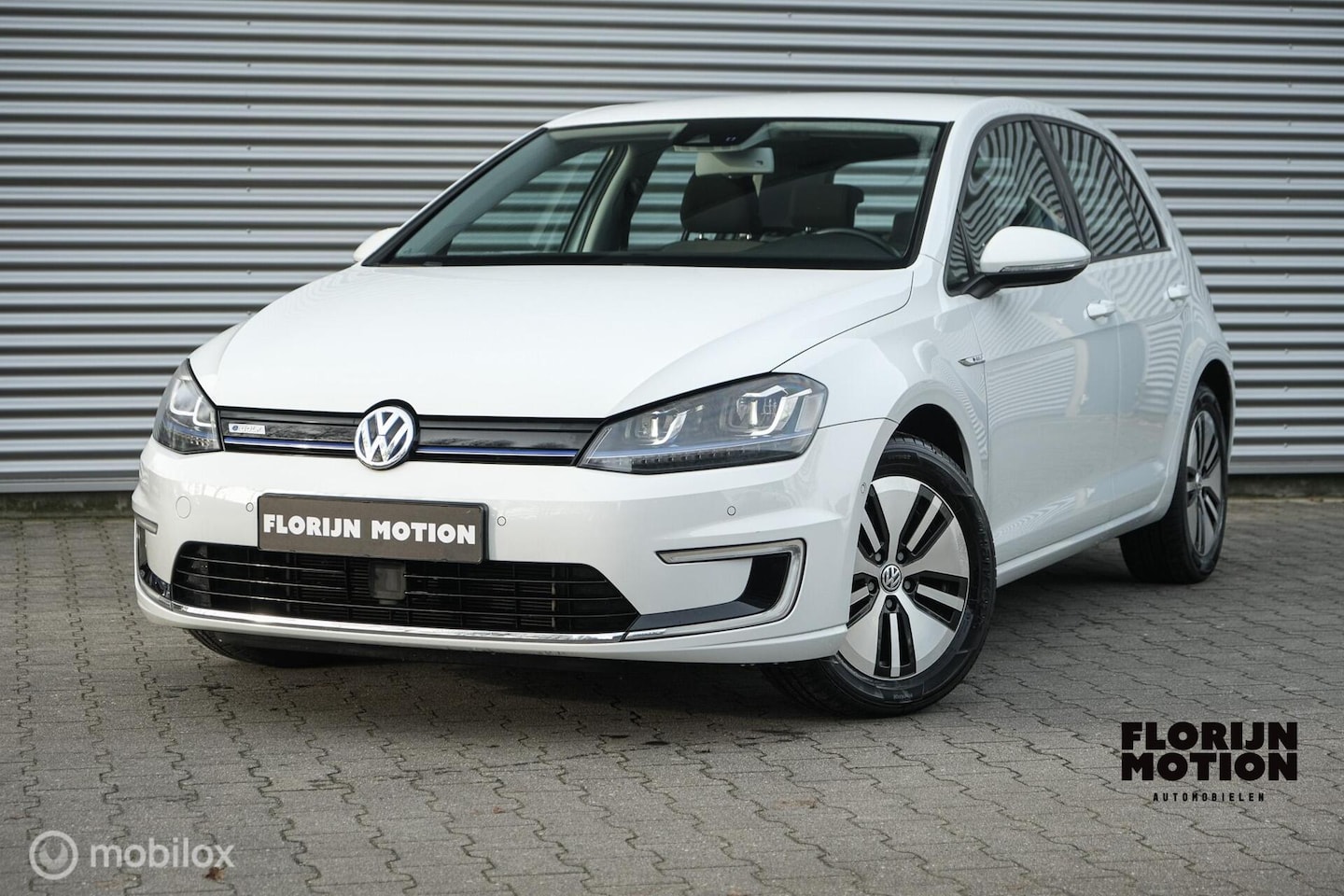 Volkswagen e-Golf - e-Golf | Led | Stoelver. | Camera | Navi | CarPlay - AutoWereld.nl