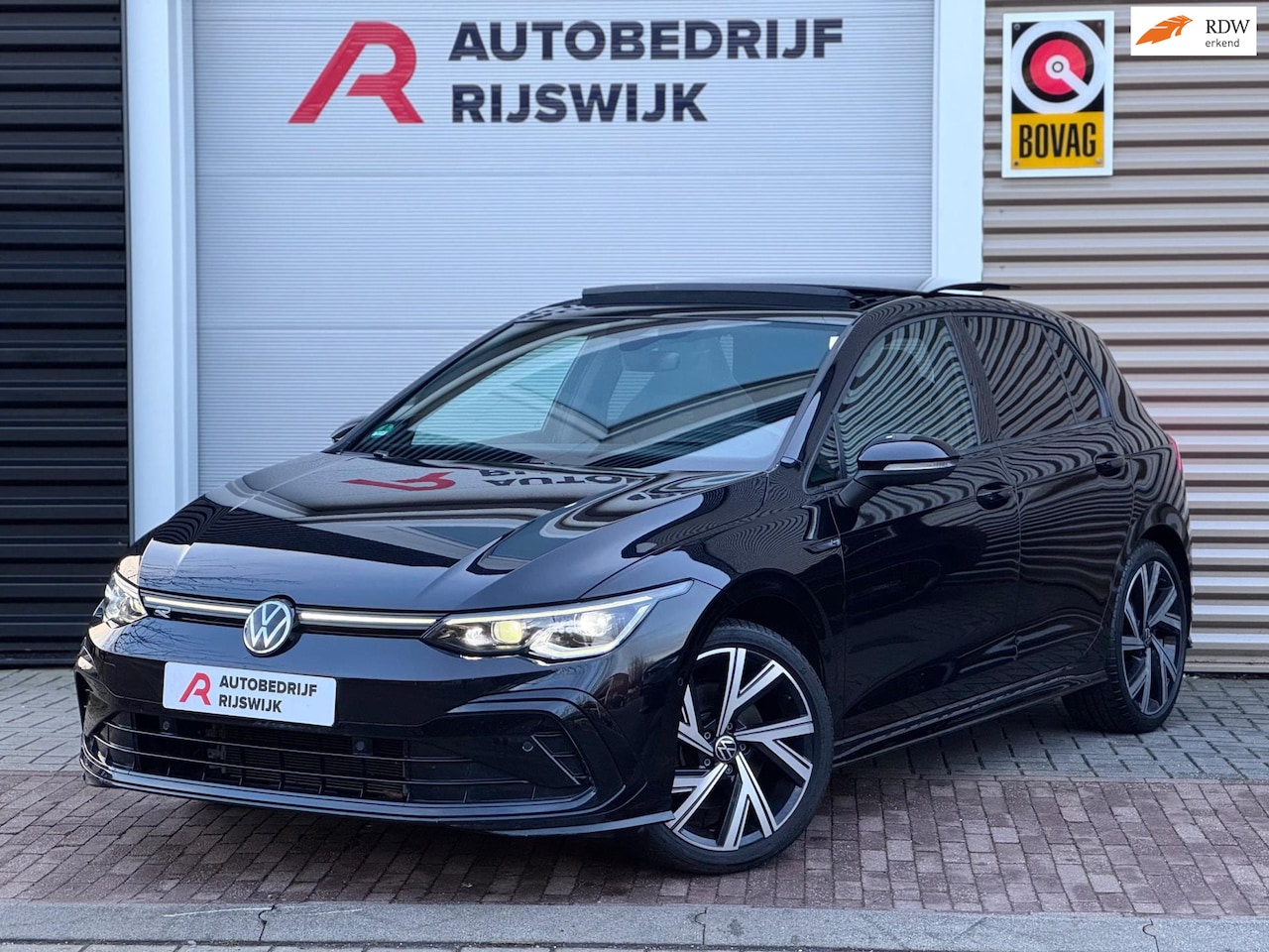Volkswagen Golf - 1.5 eTSI R-Line Pano/H&K/HuD/Matrix - AutoWereld.nl