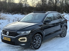 Volkswagen T-Roc - 1.5 TSI Style PANO | XENON | LED | BEATS | CARPLAY | LANE | ACC