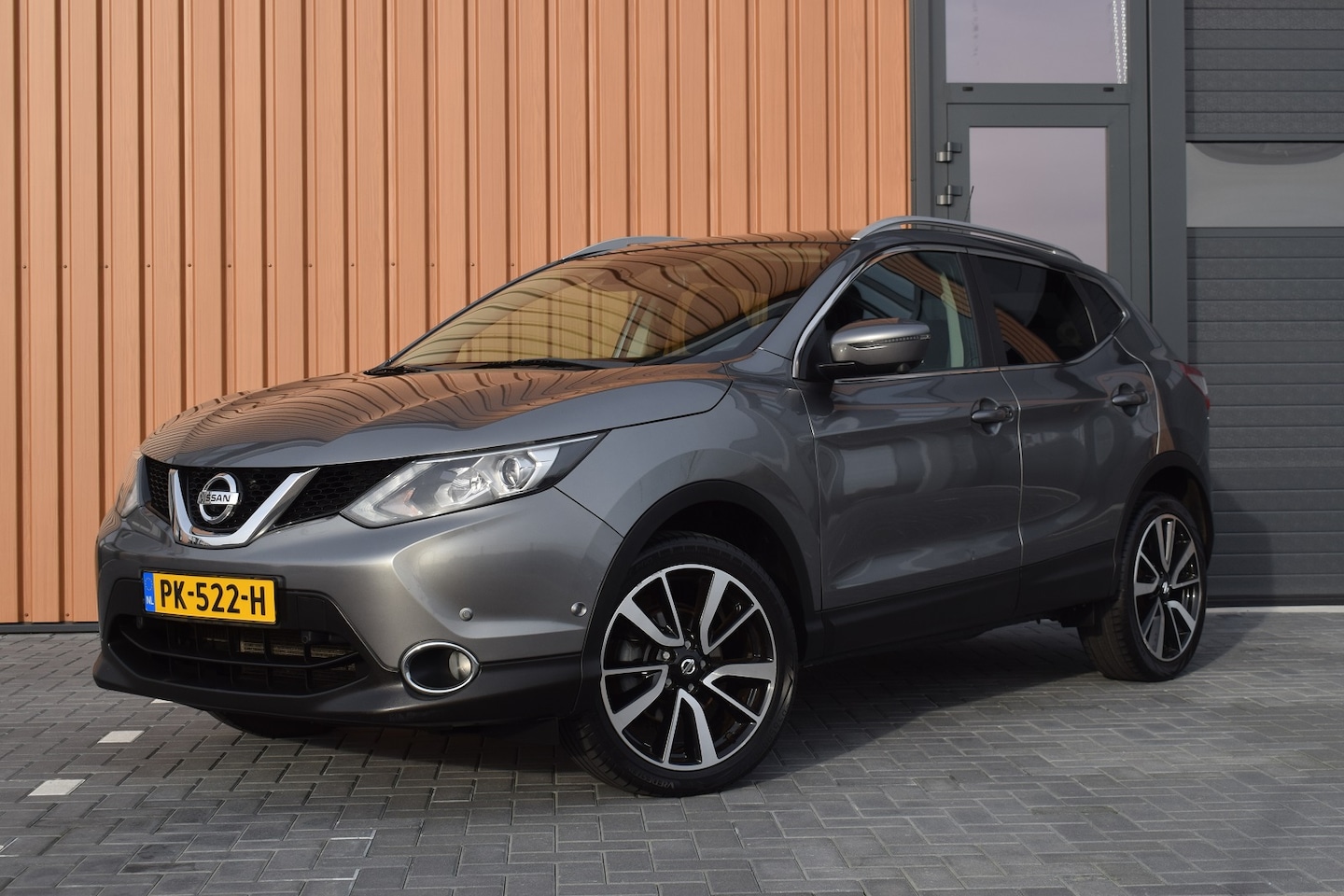 Nissan Qashqai - 1.2 Tekna | Panoramadak | Leer | Trekhaak - AutoWereld.nl
