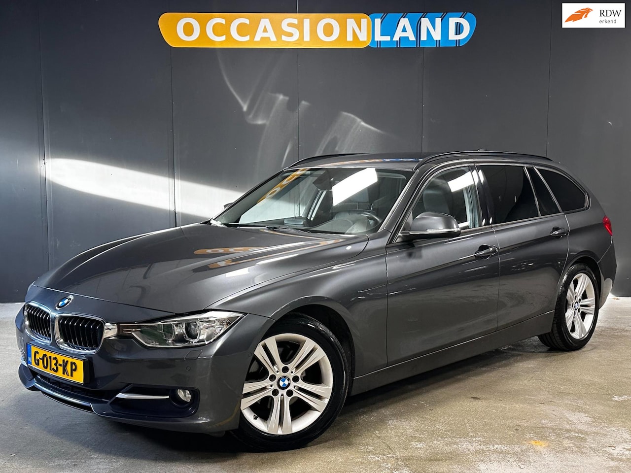 BMW 3-serie Touring - 318d Sport Edition High Executive |CAM|LEDER+STOELV|CRUISE|NAV|BLUET| - AutoWereld.nl