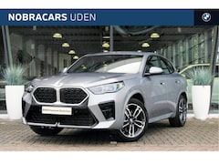 BMW X2 - sDrive20i M Sport Automaat / Trekhaak / Sportstoelen / Achteruitrijcamera / M Adaptief ond