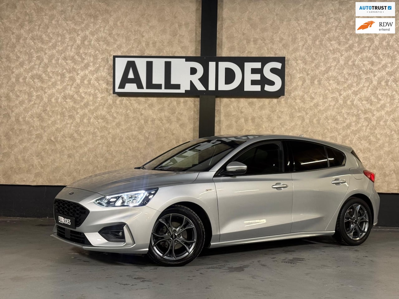 Ford Focus - ST-Line | Automaat | Keyless | Camera | DAB | Stoel-/stuurverwarming - AutoWereld.nl