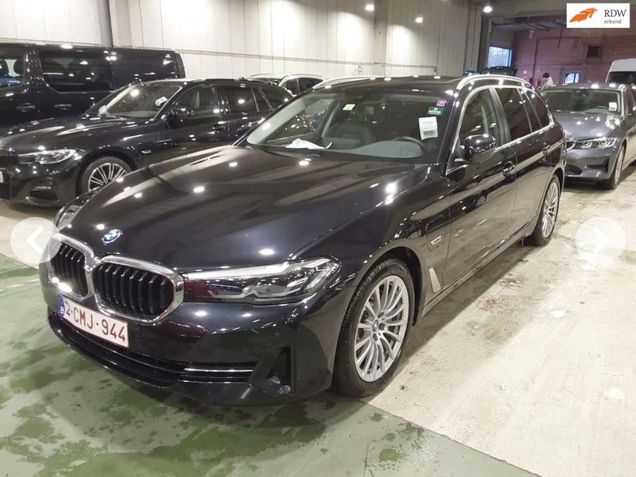 BMW 5-serie Touring - 530e Business Edition Plus|Pano|Hifi|Trekhaak|Sfeerverlichting|Leder - AutoWereld.nl