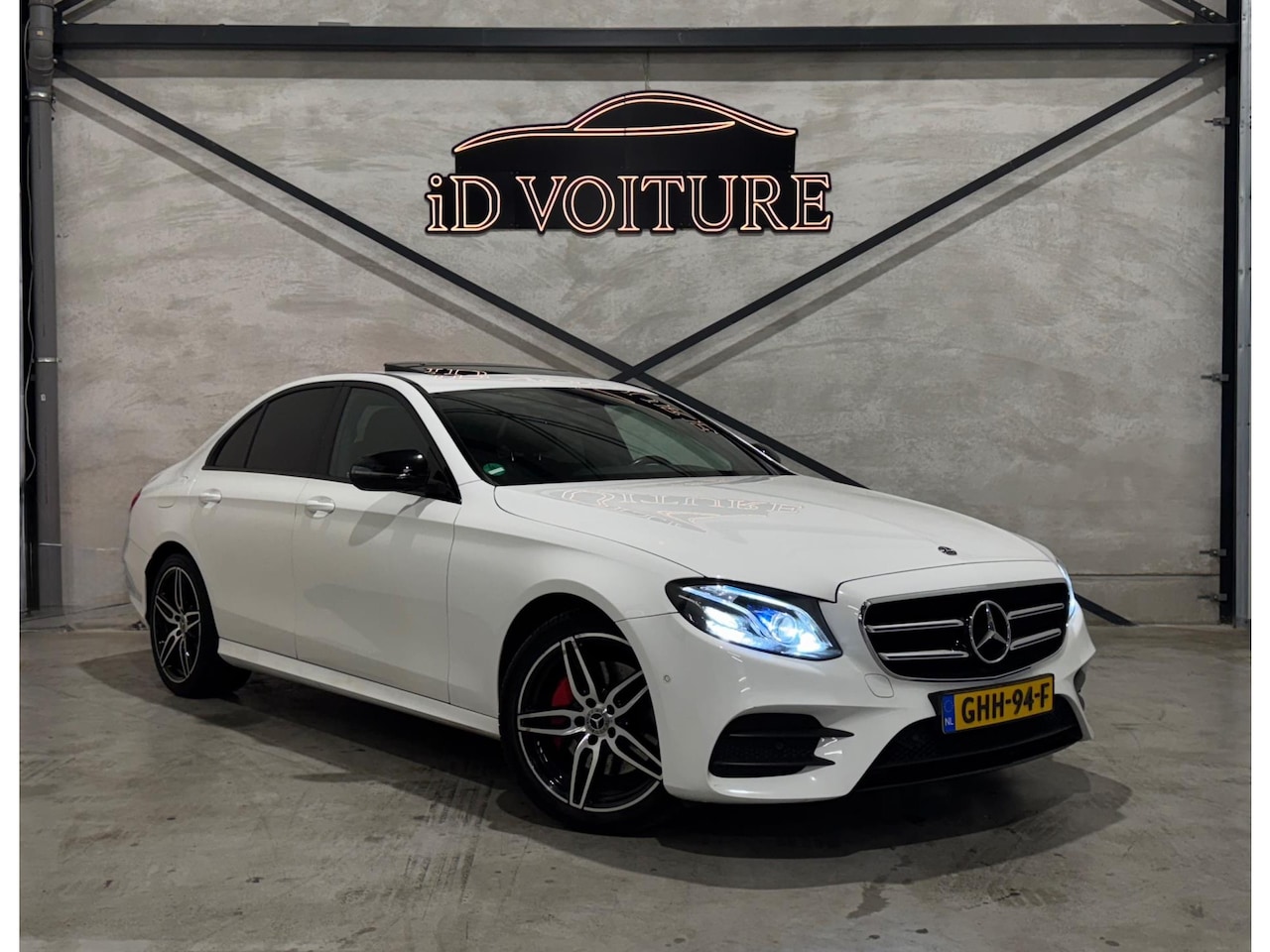 Mercedes-Benz E-klasse - 200 4MATIC AMG WIDESCREEN|SCHUIFDAK|SFEERVERLICHTING - AutoWereld.nl