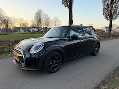 MINI One - 1.5 One Business Edition Facelift | Origineel NL | Half lederen bekleding | Carplay | Parkeersensoren | Virtual Dis