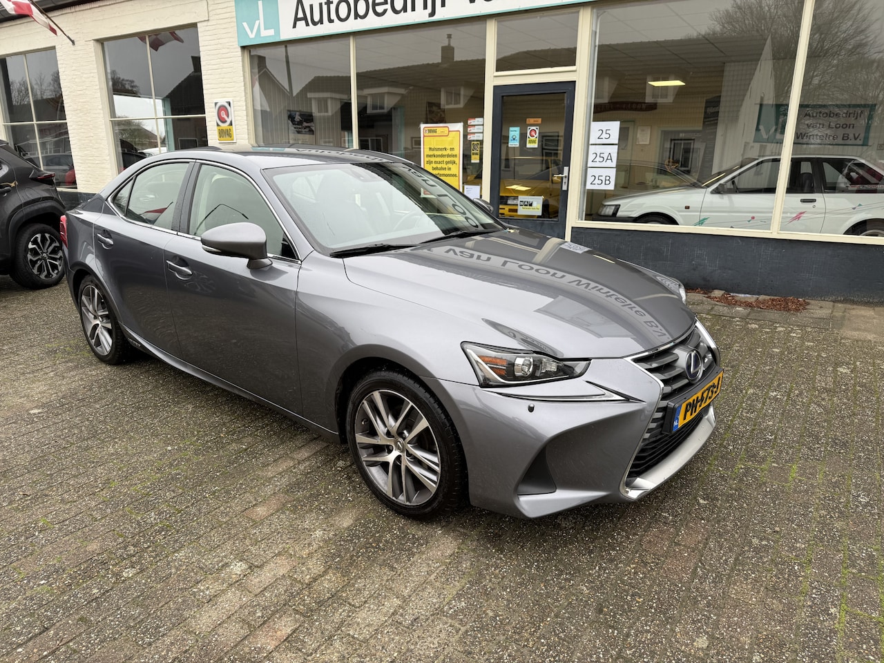 Lexus IS - 300h Hybrid Business Line Navigatiesysteem, Keyless starten - AutoWereld.nl