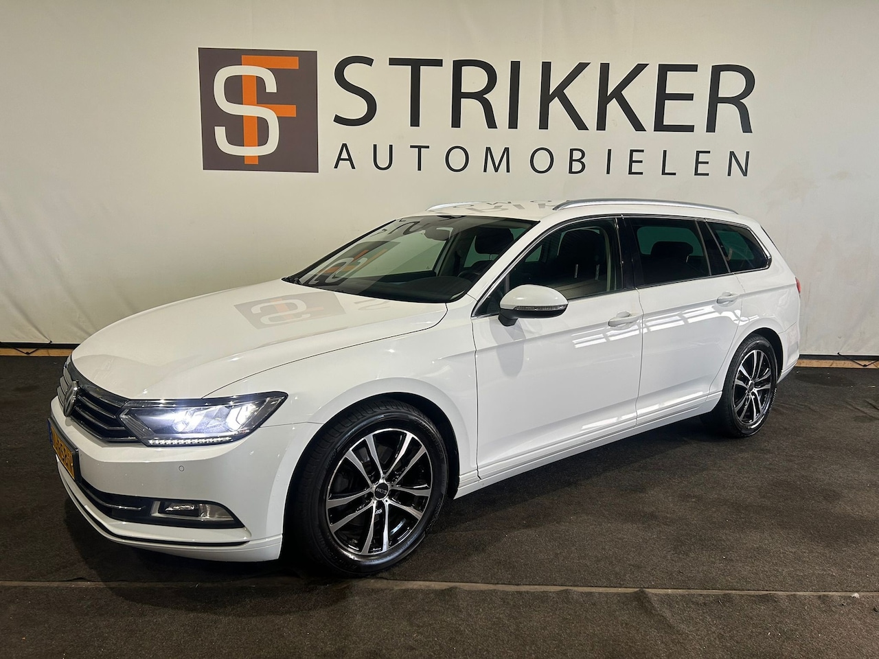 Volkswagen Passat Variant - 2.0 TDI Highline 2.0 TDI Highline - AutoWereld.nl