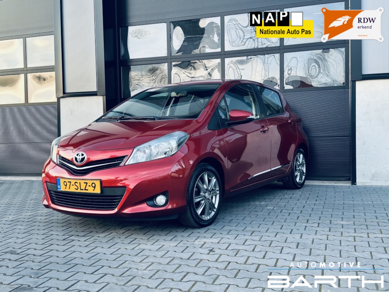 Toyota Yaris - 1.3 VVT-i Dynamic | 1e EIG | Clima | Navi | NAP | - AutoWereld.nl
