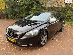 Volvo V40 - 1.6 D2 Momentum / Navi / Automaat / Led / PDC / Airco
